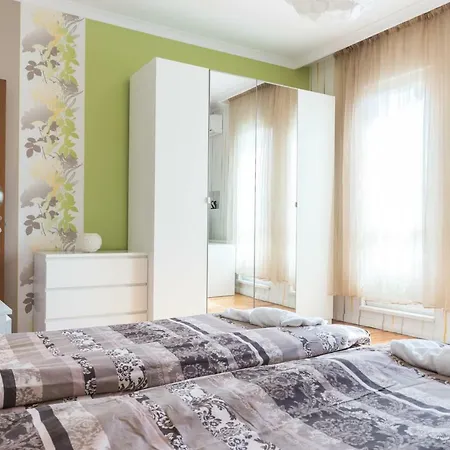 100 m2, 2 yatak odalı, 2 banyolu , Sofya Şehir Merkezi bölgesinde Daire *