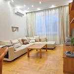 Apartment (100 m²), 2 Schlafzimmer und 2 eigene Badezimmer in Sofia Zentrum *