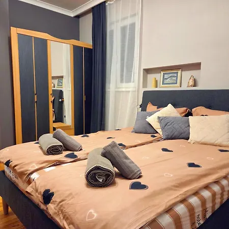 Grand Patriarh Near Vitosha Blvd With Parking Nearby Apartman