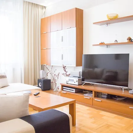 Grand Patriarh Near Vitosha Blvd With Parking Apartamento Sofía