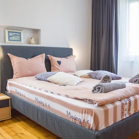 Grand Patriarh Near Vitosha Blvd With Parking * Sofía