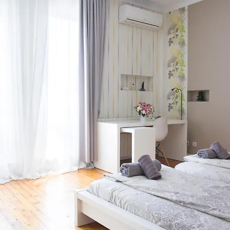 Grand Patriarh Near Vitosha Blvd With Parking Apartamento Sofía