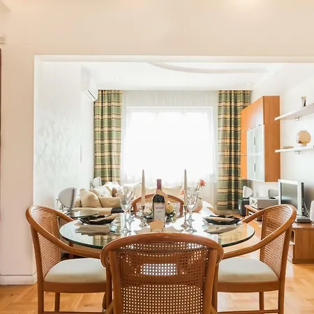 100 M2, 2 Yatak Odalı, 2 Banyolu , şehir Merkezi Bölgesinde *