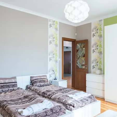 Daire 100 M2, 2 Yatak Odalı, 2 Banyolu , şehir Merkezi Bölgesinde *